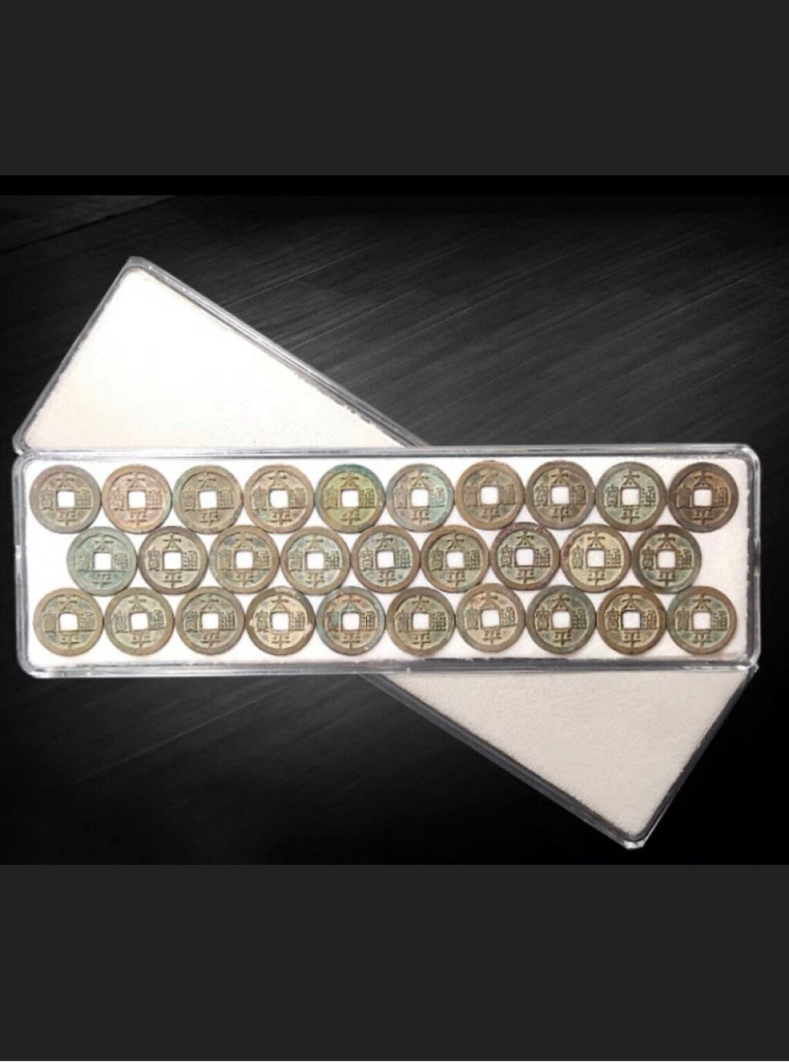 Coin Storage Box Acrylic Coin Collection Box With Cotton Pad Collection