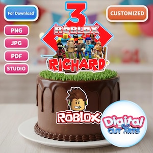 Pode incluir: Um bolo de chocolate com um topo temático do Roblox, apresentando o número 3, o nome "Richard" e personagens do Roblox. O bolo tem cobertura de chocolate com uma decoração semelhante a grama no topo e um logotipo do Roblox.
