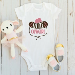 Little Cowgirl Classic Baby Onesie Body, Country Music Baby Tee, Regalo para niña, camiseta de vaquera country para niños pequeños Romper de regalo para recién nacidos