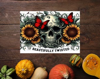 Könnte beinhalten: Digitale Illustration eines Schädels, Sonnenblumen und roter Schmetterlinge. Die Worte "BEAUTIFULLY TWISTED" sind darunter gedruckt. Das Bild hat ein dunkles, gotisches Thema.