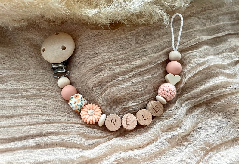 Schnullerkette mit Namen personalisiert Rosa Mädchen Herz Blume Holz Silikon bpa frei personalisierte Babygeschenke Taufe Geburt Bild 1