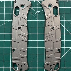 Benchmade 535 Bugout Titanium Scales - Glass Bead polished