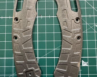 Microtech Amphibian Titanium scales Stonewashed finish