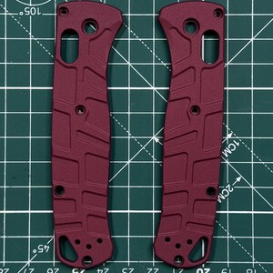 Benchmade 535 Bugout  Titanium Scales - Cranberry Frost