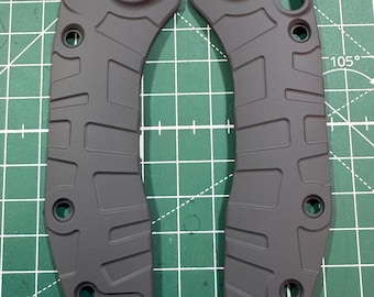 Microtech Auto Stitch Titanium scales Cerakote Combat Gray