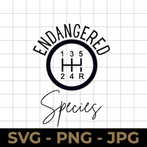 Puede incluir: Gráfico en blanco y negro con un diseño de palanca de cambios de coche. La palabra "ENDANGERED" está arqueada sobre la palanca de cambios. Debajo, la palabra "Species" está escrita en cursiva. La parte inferior de la imagen muestra "SVG - PNG - JPG".