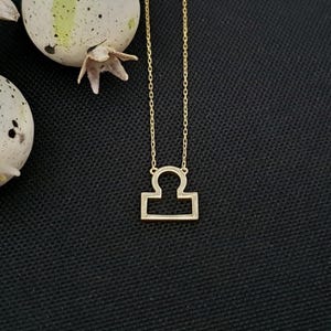 14Kソリッドゴールド天秤座星座ネックレス、18K星座天秤座星座ジュエリー（女性用）、10Kゴールドチャームネックレス（占星術愛好家向け）