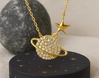 Collana con pendenti stelle e luna