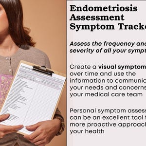 Puede incluir: Una persona sostiene un portapapeles con un rastreador de s&iacute;ntomas y un libro. El texto dice "Endometriosis Assessment Symptom Tracker". El rastreador ayuda a evaluar los s&iacute;ntomas, crear un mapa visual y comunicar las necesidades a los equipos m&eacute;dicos.