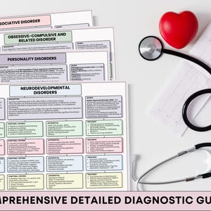 Peut inclure: Image de guides de diagnostic pour les troubles dissociatifs, obsessionnels-compulsifs, de la personnalit&eacute; et neurod&eacute;veloppementaux. Un c&oelig;ur rouge et un st&eacute;thoscope sont &eacute;galement pr&eacute;sents, avec le texte "COMPREHENSIVE DETAILED DIAGNOSTIC GUIDES."