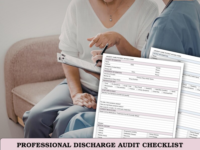 Może przedstawiać: Osoba siedzi i wypełnia formularz medyczny na schowku. Formularz jest oznaczony jako "URGENT CARE PATIENT INTAKE FORM" i "PROFESSIONAL DISCHARGE AUDIT CHECKLIST". W pobliżu stoi pracownik służby zdrowia.