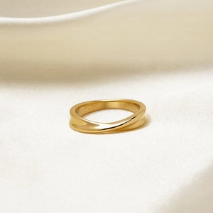 18k Gold Irregular Ring, Gold Plated Mobius Twist Ring, Minimalistic Wave Ring, Chunky Dainty Stacking Ring, Tarnish Free