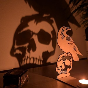 Halloween Rabe auf Schädel Schatten Kerzenhalter | Krähe Teelicht Dekor | Gothic Geisterhaus Akzent Licht