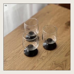 ヴィンテージモダンワイングラス、カクテルグラス、ミッドセンチュリーブラウングラス、ジュースグラス、バーカート用ドリンクウェア、パーティー用ヴィンテージドリンクウェア