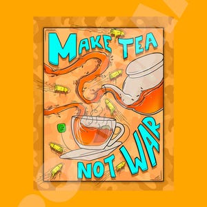 Op de afbeelding: Een geïllustreerde poster met de woorden "MAKE TEA NOT WAR" in turquoise. De afbeelding toont een theepot die thee in een kopje giet, met theezakjes en een theestroom. De achtergrond is oranje.