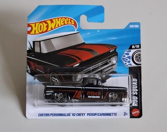 Hot Wheels '62 Chevy Pickup Czarno-Czerwony | Rod Squad 1:64 Diecast Truck | Klasyczny Chevrolet – prezent dla miłośników samochodów