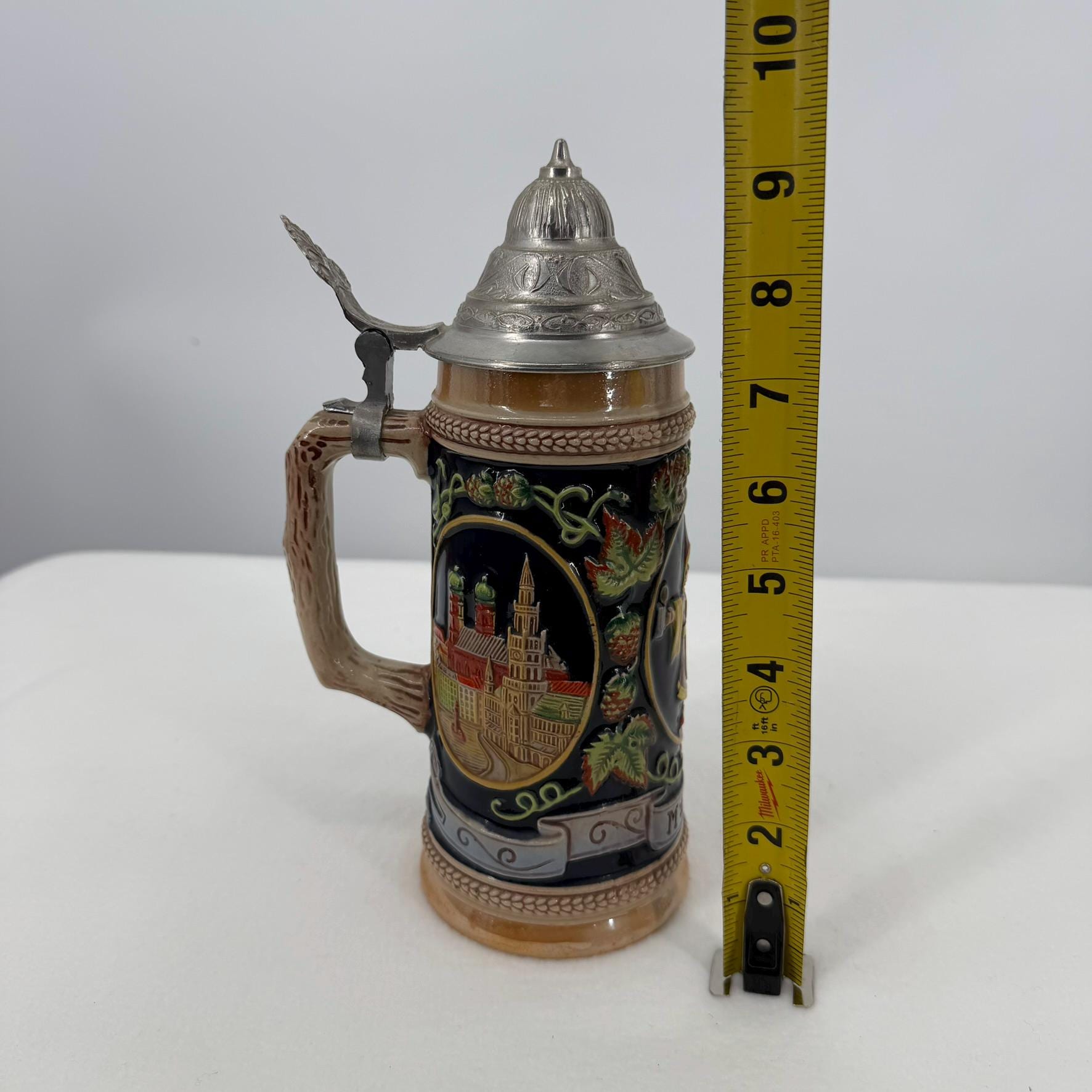 ヴィンテージ ゲルツィット ドイツビールジョッキ 高さ9.5インチ 城の