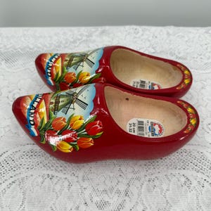 Hand begehrte hölzerne holländische Schuhe Erwachsenengröße Rot mit Blau und Weiß, Holland, 4,5 &quot;in hoch x 9&quot; in lang