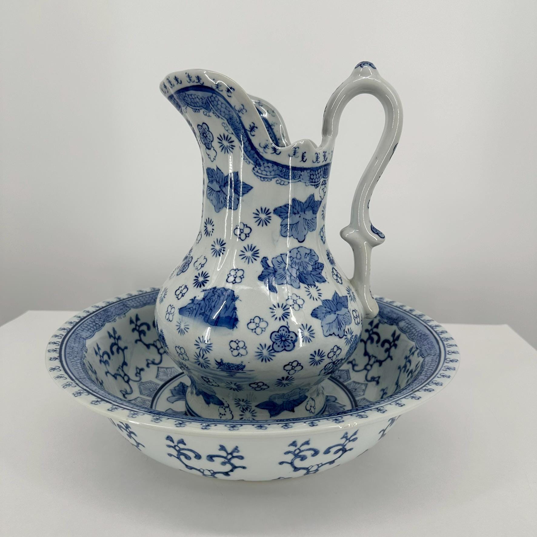 Vintage Large Pitcher Wash Basin Set Ceramic Asian Blue and White Flower  Wash Bowl Design Classic Home Decor Display water basin bowl, image size:1772x1772