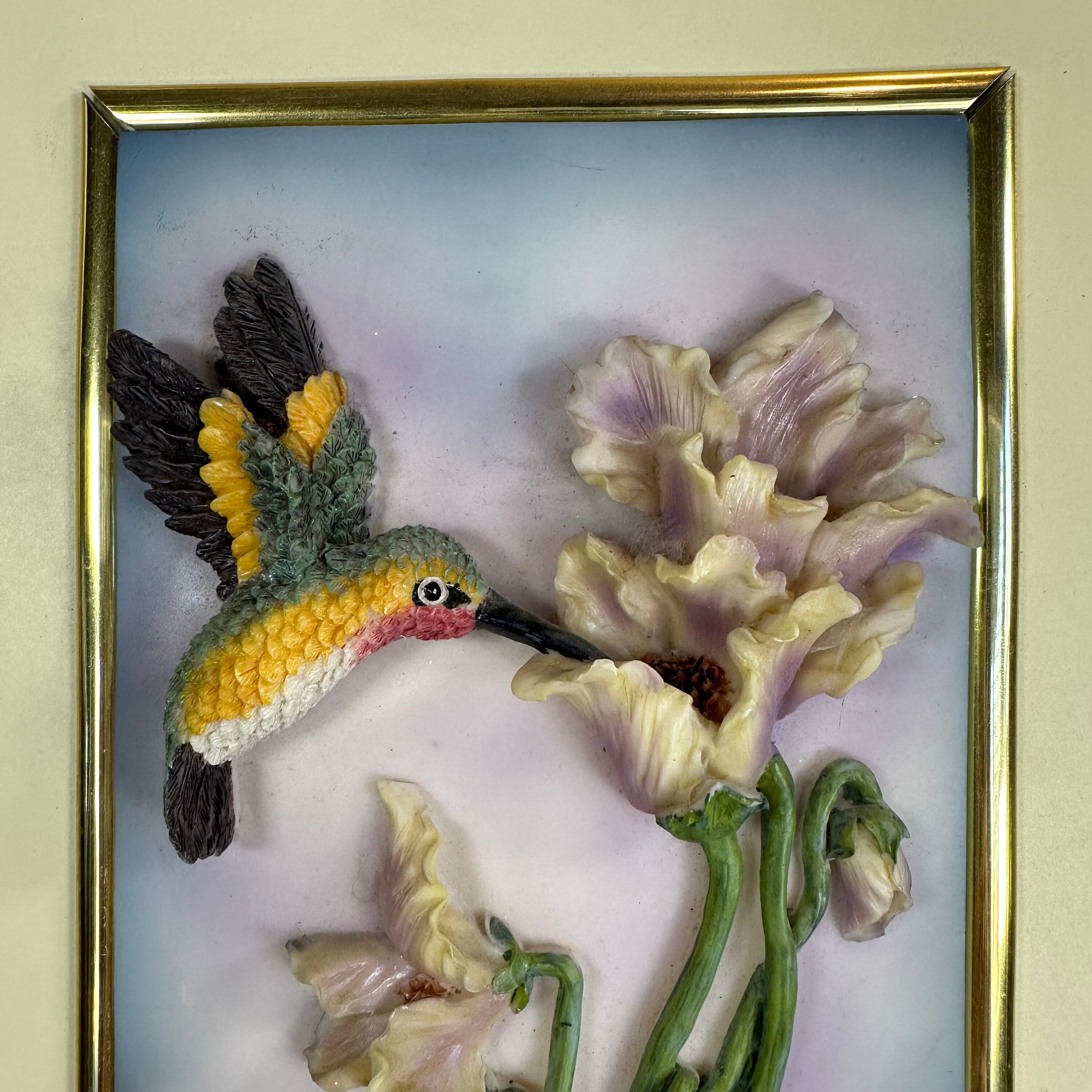 Vintage Posh Italy 3D Resin Design Hummingbird and Flowers Vintage Posh Italy 3D Resin Design Hummingbird and Flowers