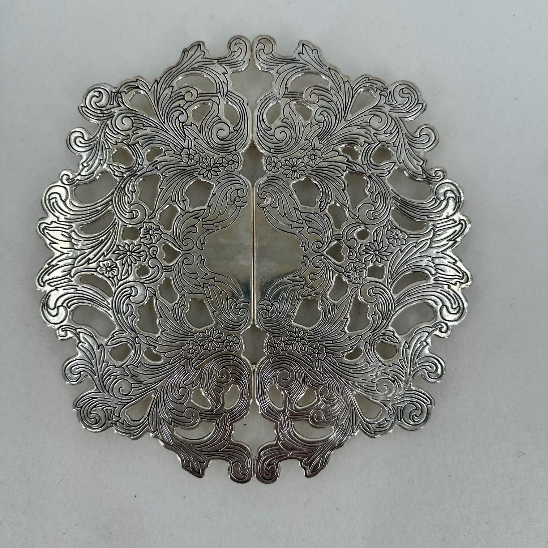 Dessous de plat extensible en métal argenté - Arts de la table