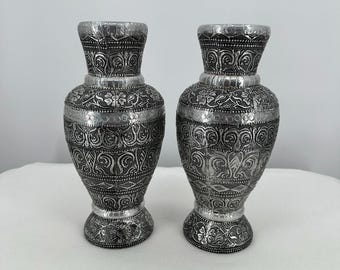 金属製9インチ両面花瓶 - インド製 - 手描き - シルバートーン - (NBPE