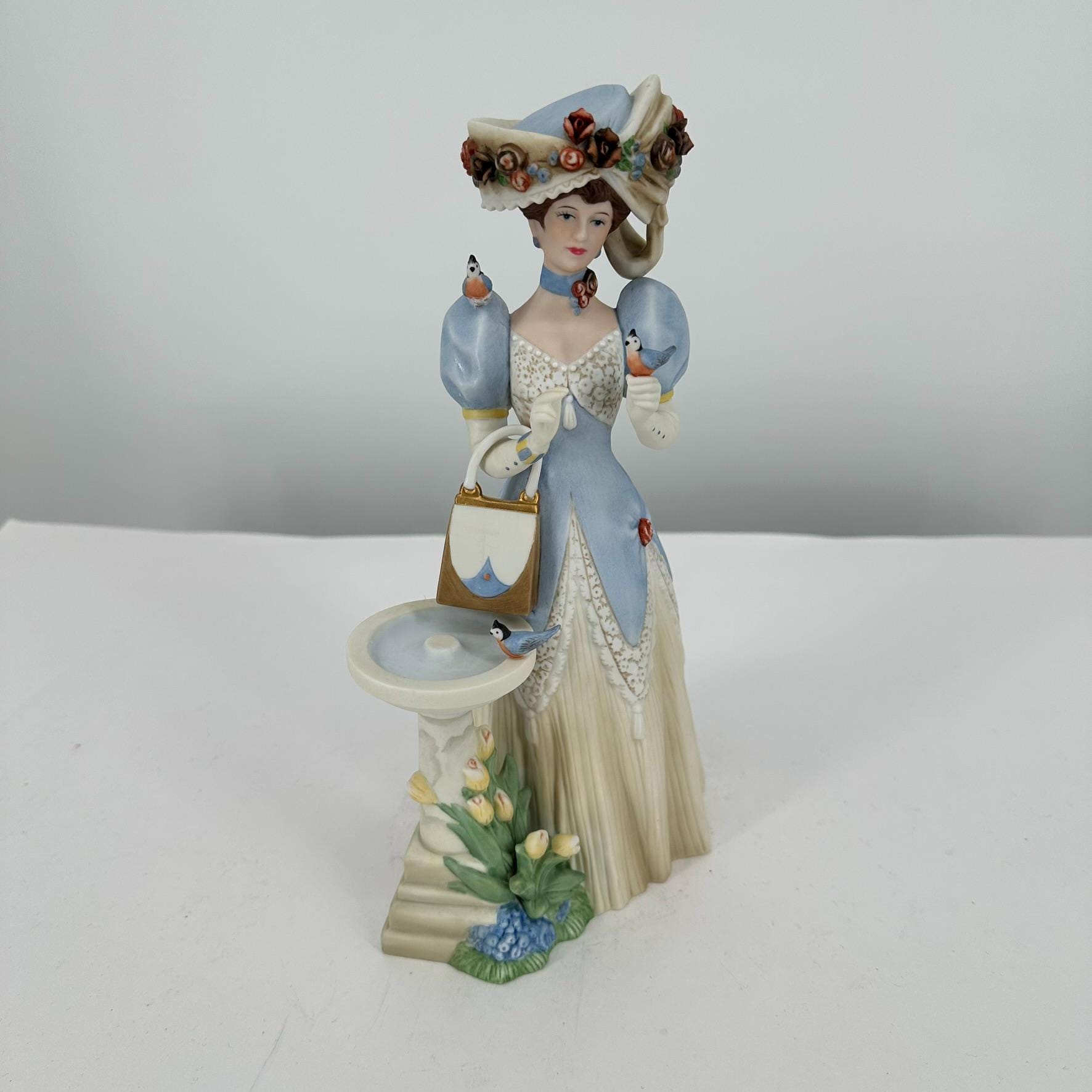 Vintage 1998 Presidents Club Avon Mrs. PFE Albee 1998 Collection