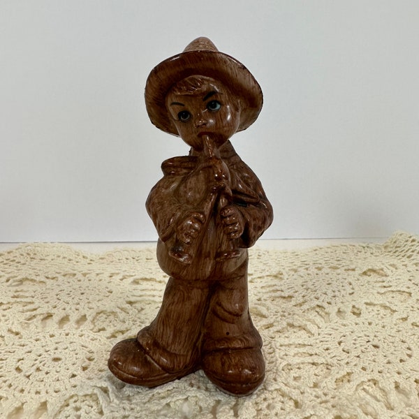 Reto Faux Wood Boy Figurine-Hong Kong-1950s-Plastique Vintage-Mid Century boy with bag pipes 6.5" in Tall