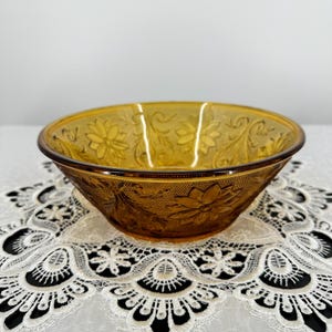 Vintage 70s Vintage Indiana Glass Co. Tiara Amber Sandwich Large Serving Bowl 8.5&quot; in wide