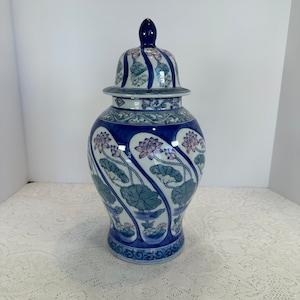 Vintage, Chinese Vase, Ginger Jar, Beautiful Chinese Light Blue, Pink and Green Chinoiserie decor, w/lid, 14.5&quot;in Tall