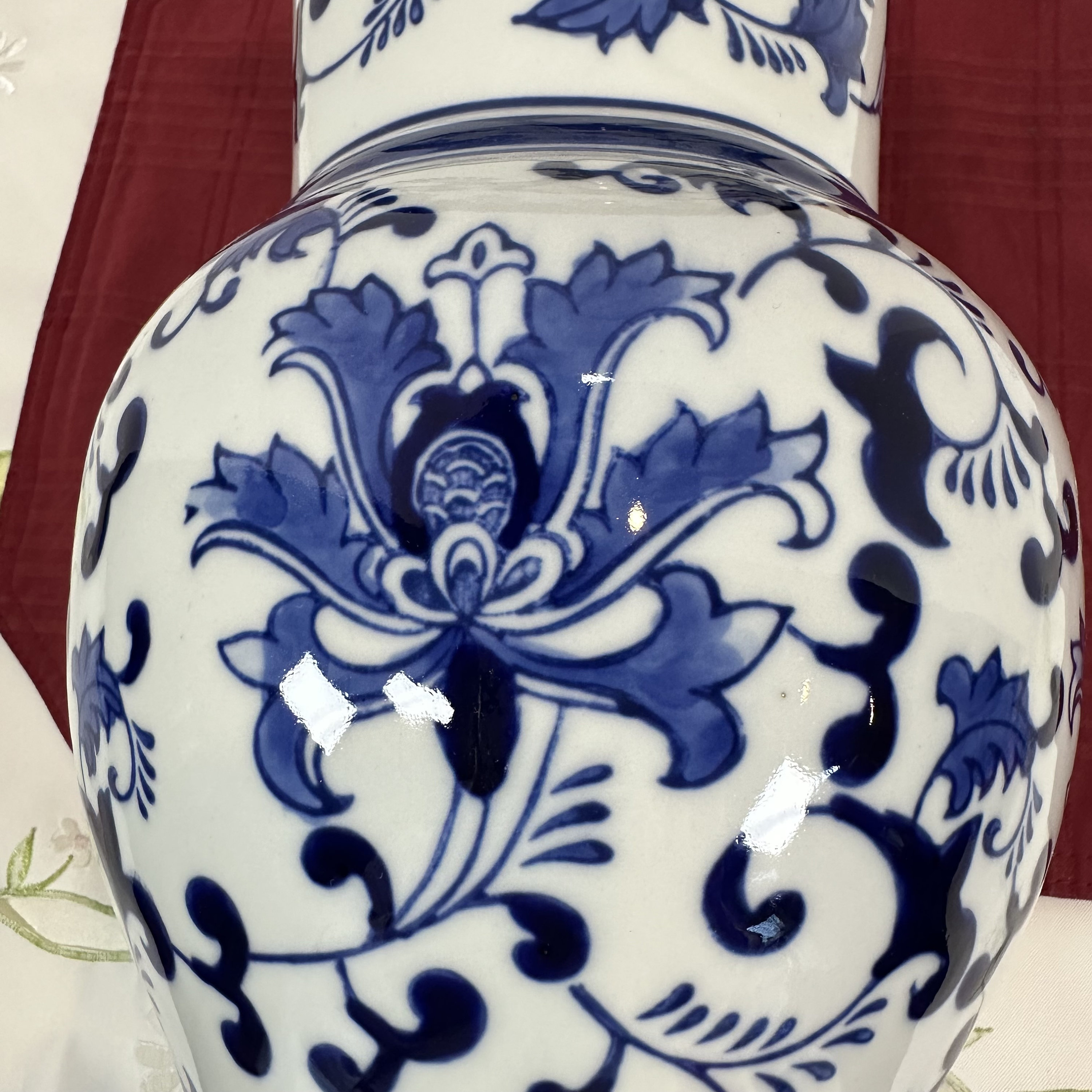 Three Hands Corp.、アジアンブルーとホワイトスタイルの大型磁器14