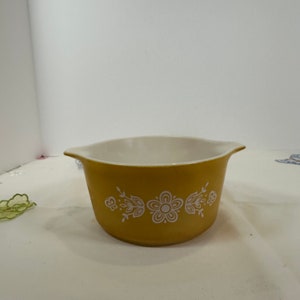 Vintage Pyrex Butterfly Gold, 1 quart casserole dish, 473, Kitchen Collectible