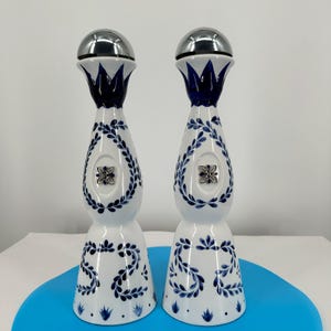 Vintage set van twee Clase Azul-tequillafles 750 ML, handgeschilderde lege fles, handgeschilderd