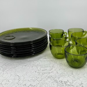 Vintage Indiana Green Glass Collectible 8-Lunch Plates and 7 Cups, Sunburst Pattern 8 Lunch Pates and 7 glass cups, plates 9.25&quot; inches Wide