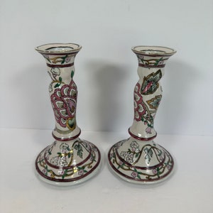 Set von zwei handgemachten Vintage Chinoiserie Kerzenhaltern Paar chinesischer Kerzenhalter