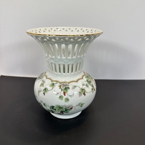 Burton and Burton Golen Grapevine Vase Gold Lattice Ruffled Edge 7 3/5-Inch-Tall X 6 Inch wide