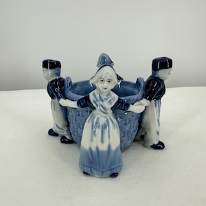 Vintage, Holland Delft Blue Dutch Planter, Blue and white Dutch Boys & Girls planter, Pottery Planter Porcelain blue and white 4.5&quot; wide