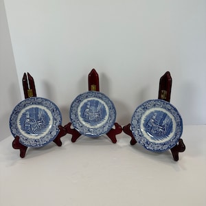 SELTENES Vintage 3 Schälchen. Historische Liberty Blaue Kolonialsammlung von Besty Ross und unsere Flagge. 13 cm im Durchmesser, hergestellt in England