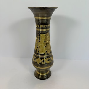 Flor vintage negra y dorada grabada en latón, hecha a mano en la India, 9,5&quot;