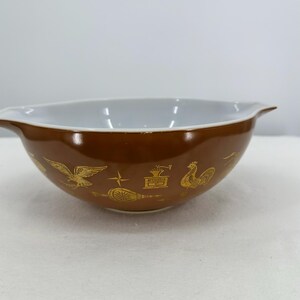 Vintage Early American Cinderella Bowl, Pyrex 4QT Tan Mixing Bowl 1960s, Beige 444, Kitchen Collectible PYREX