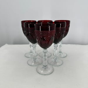 Vintage Set of SIX, Stemmed Wine Glasses, Goblets, by Cristal D&#39;Arques Durand Antique Ruby Red pressed glass, Glassware | Red Table Decor