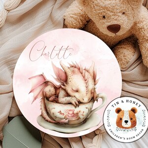 Sweet Pink Teacup Baby Dragon Sign, Personalized Pink Round Dragon Name Sign, Custom Dragon Gift, Nursery Birthday Party Décor Door Hanger