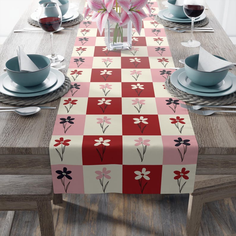 Patchwork Floral Pattern Table Runner | Pink Red Checkered Cotton-Poly Sweetheart flowers tablecloth Bild 1