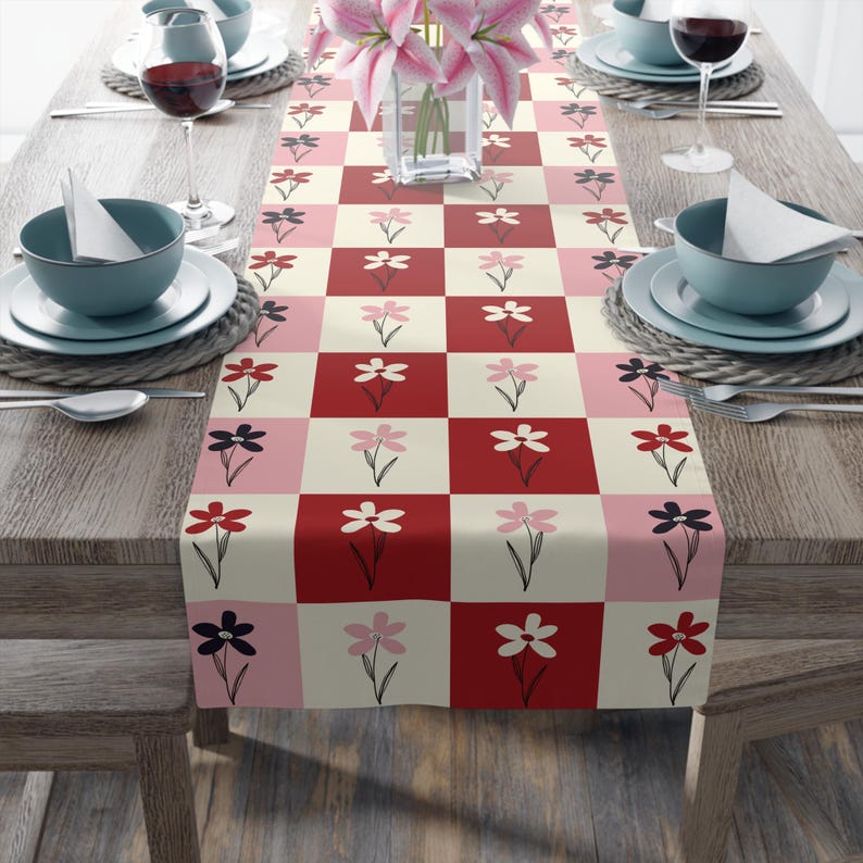 Patchwork Floral Pattern Table Runner | Pink Red Checkered Cotton-Poly Sweetheart flowers tablecloth Bild 4