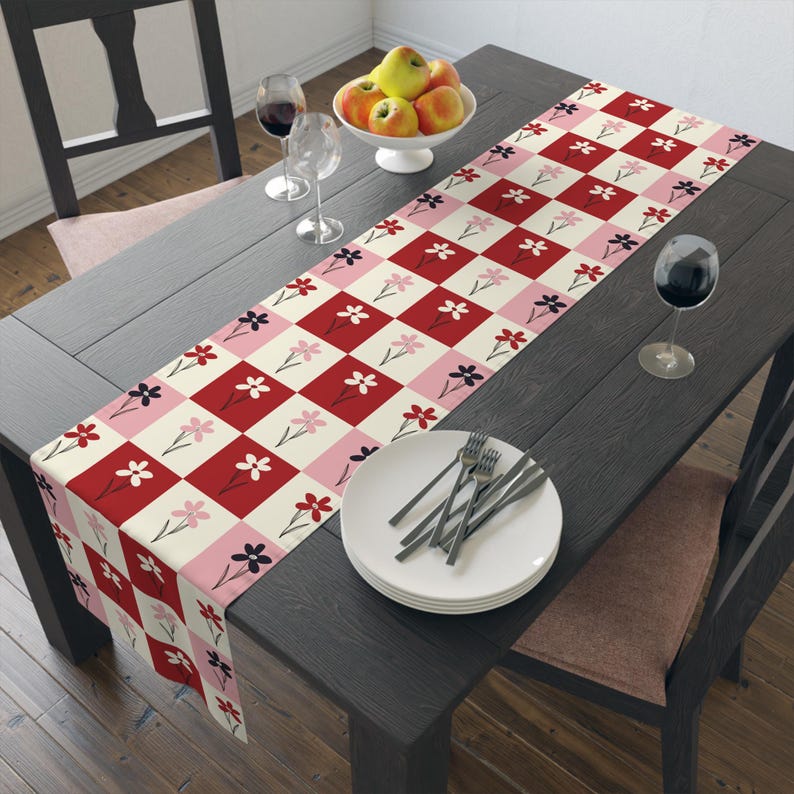 Patchwork Floral Pattern Table Runner | Pink Red Checkered Cotton-Poly Sweetheart flowers tablecloth Bild 2