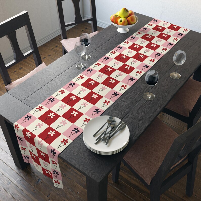 Patchwork Floral Pattern Table Runner | Pink Red Checkered Cotton-Poly Sweetheart flowers tablecloth Bild 3