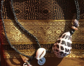 Black & White Shell Necklace – Unique Shell Pendant – Hand-Braided Choker – Natural Fiber Ocean Jewelry