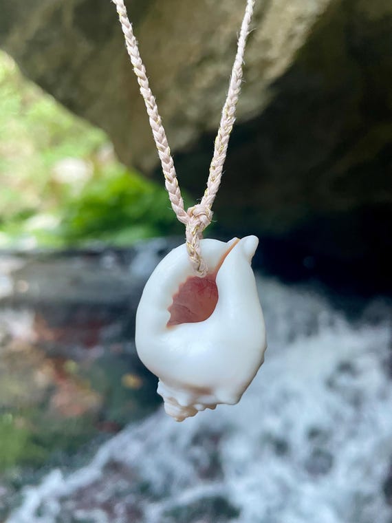 Le Pulpeux – Solo Coquillage Rose – Bijou de Plage Tressé Fait Main – Collier Coquillage En Forme d’idées®