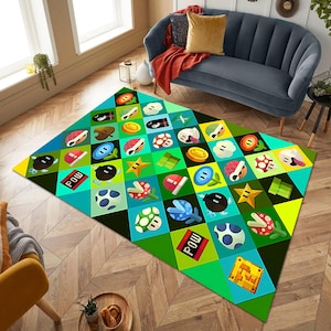 Puede incluir: Una colorida alfombra con temática de videojuegos. La alfombra presenta un patrón de cuadrícula con varios iconos relacionados con el juego, incluyendo champiñones, monedas y estrellas. La palabra "POW" se muestra en un cuadrado rojo. La alfombra está sobre un suelo de madera.