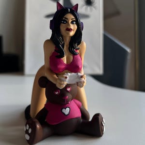 Gamer Girl, 3D Print, STL File, Digital Download, Gaming Figurine